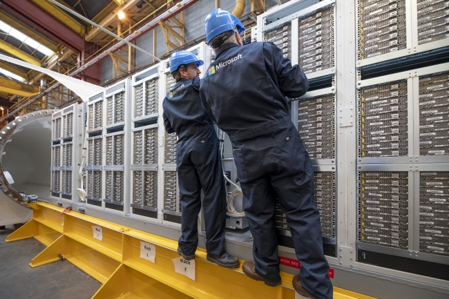 Microsoft denizin dibine veri merkezi yerleştirdi